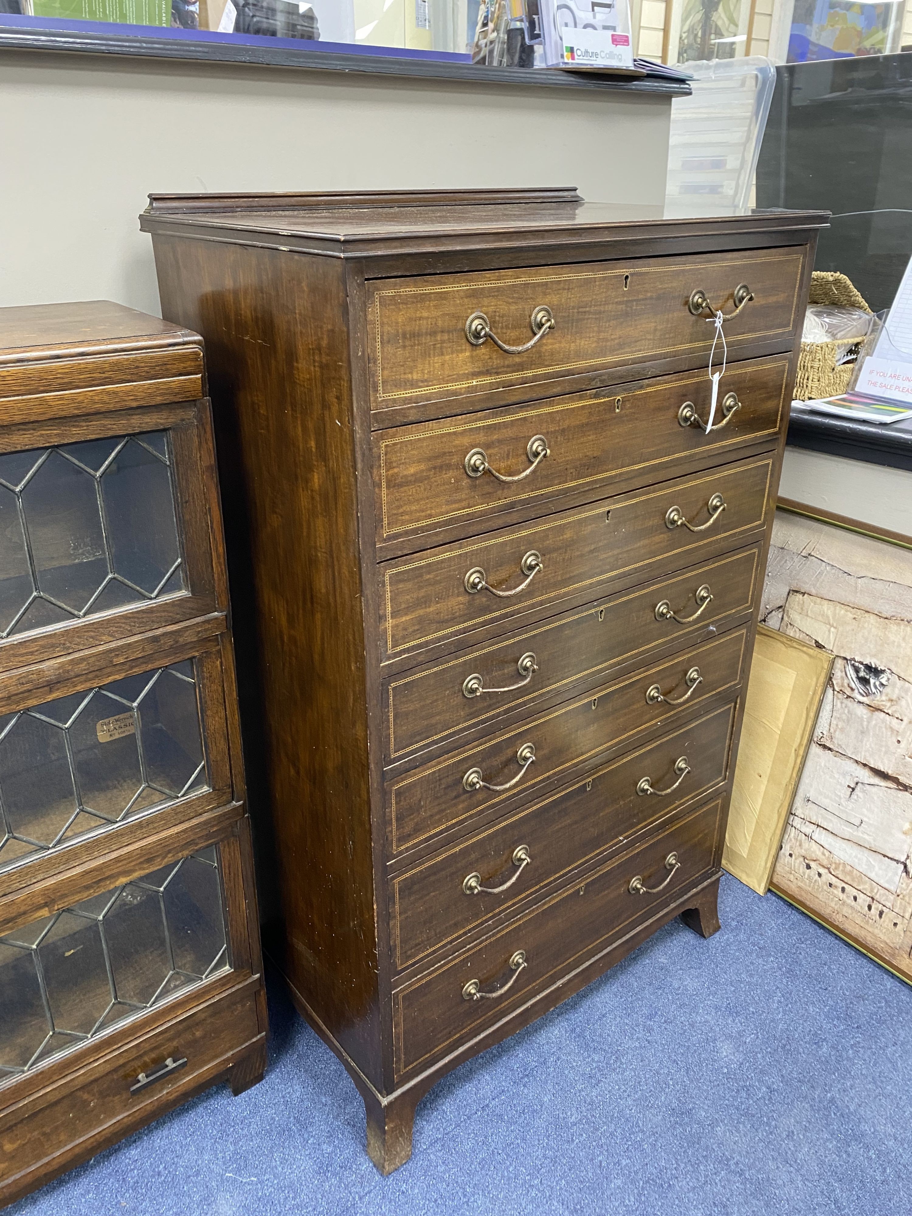 An Edwardian mahogany seven drawer chest, width 73cm, depth 44cm, height 122cm